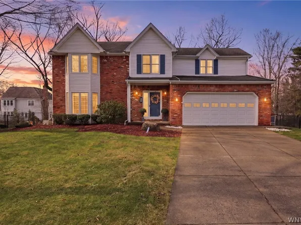 33 Randwood Ct, Getzville, NY 14068