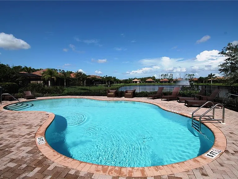 7302 Acorn Way — Photo 38