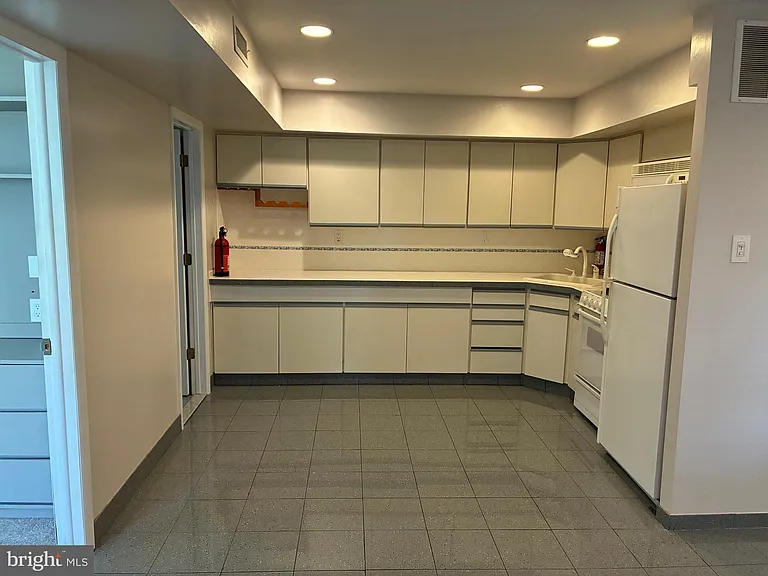 3101 Sherry Ct — Photo 3