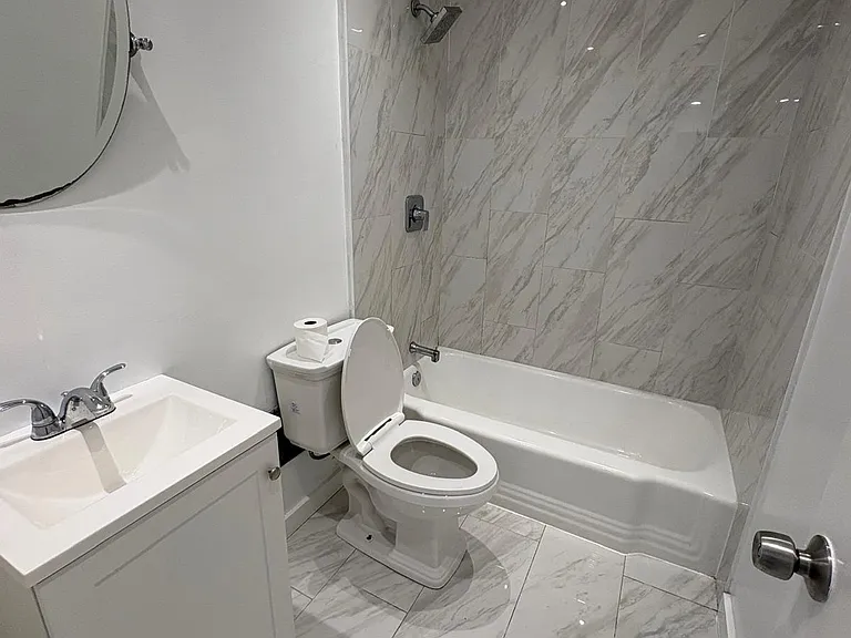 600 NE 46th Ct #5 — Photo 2