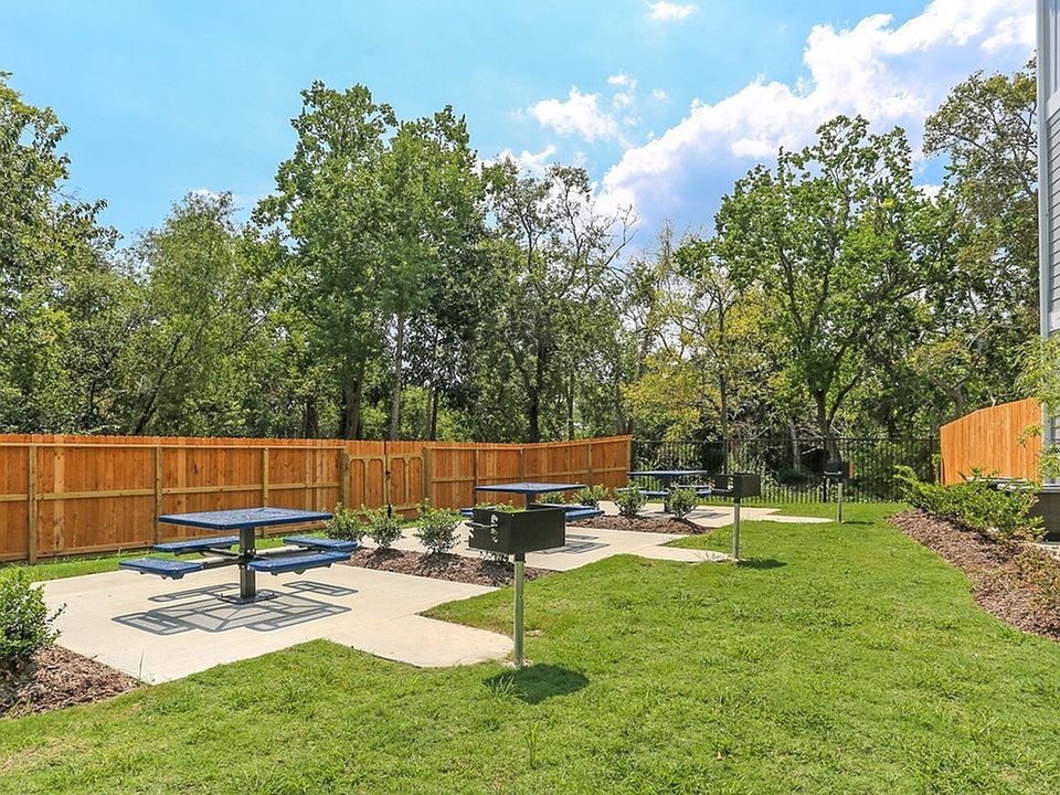 Silverwood at Hackberry Creek Apartments