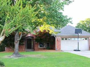 16 Cherryhill Cv, Little Rock, AR 72211