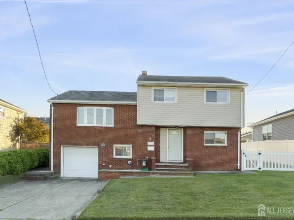 7 Sunnyside Dr, Carteret, NJ 07008