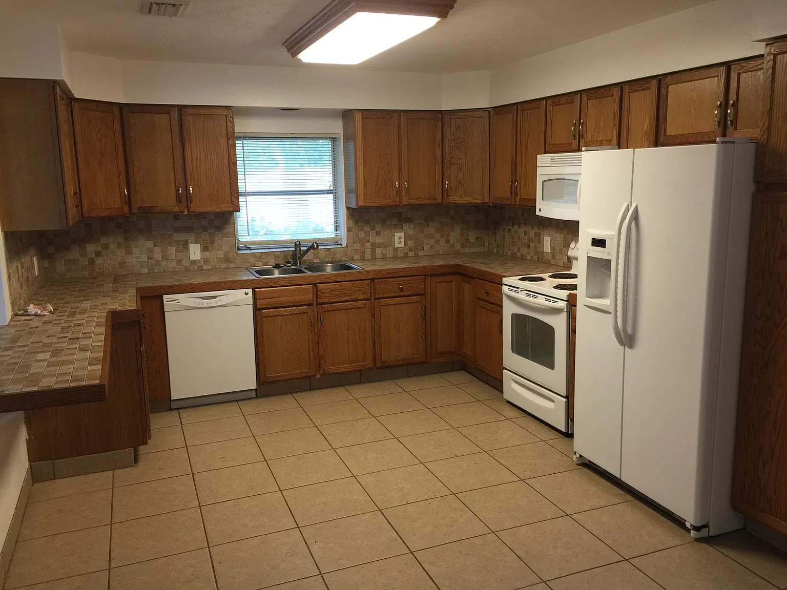 3 bed, 1700 sqft, $2,500 — Photo 4