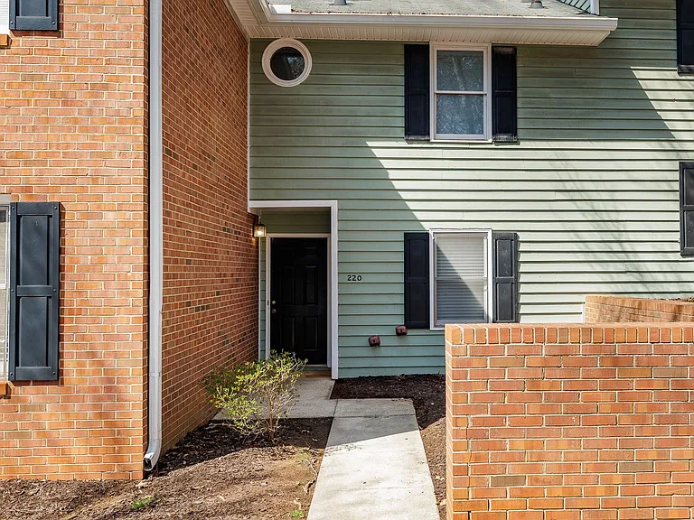 345 Research Dr — Photo 2