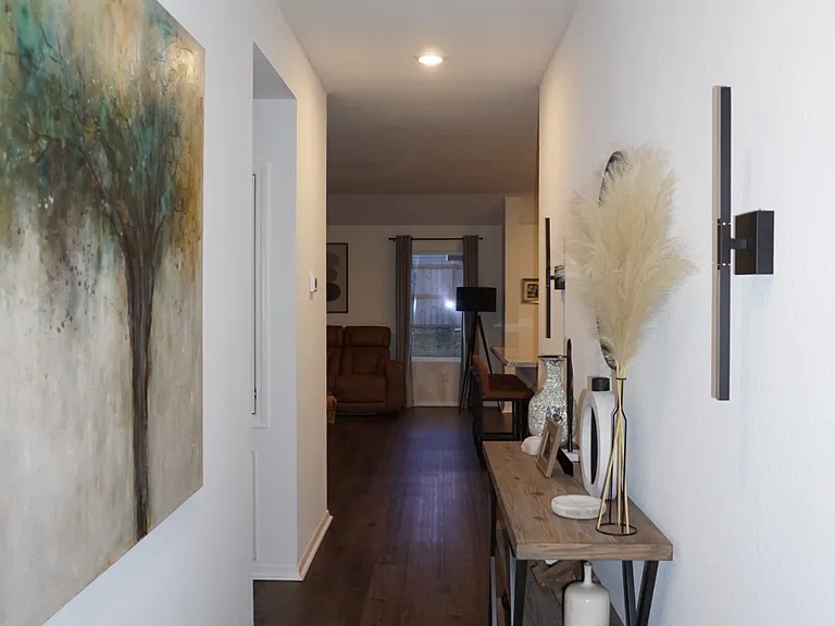 1487 Meadows Dr — Photo 6