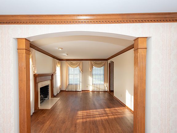 2nd image of 3281 Fieldstone Dr