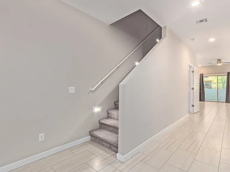 2134 W Harmont Dr — Photo 29