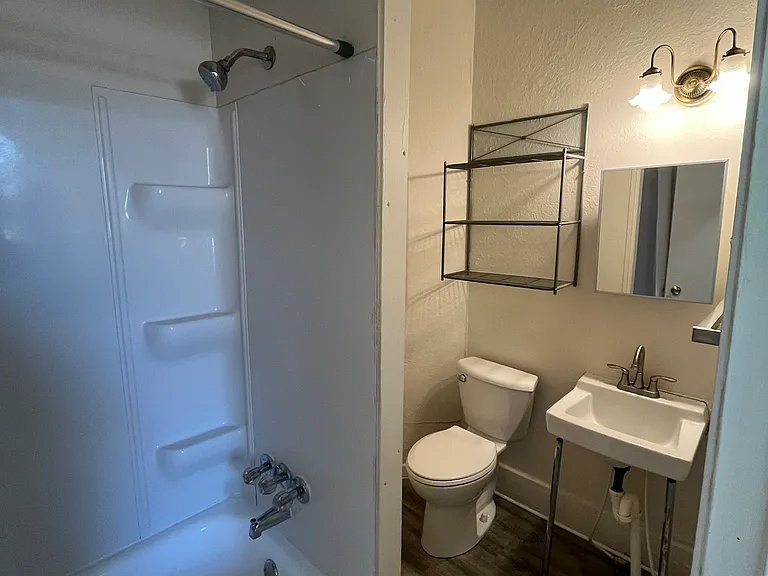 1436 Union St — Photo 6