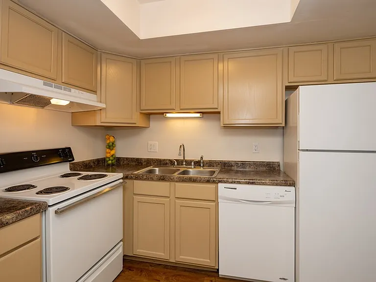 2BR, 1BA - Kitchen