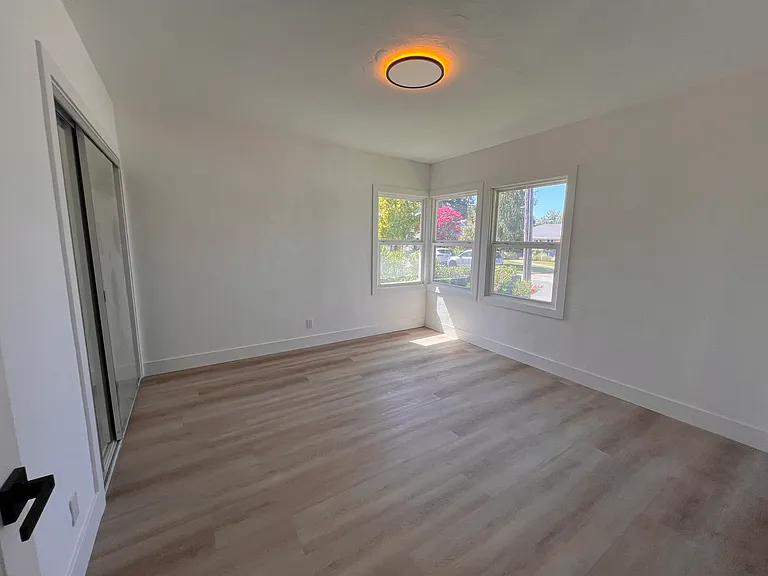 137 Sylvan Ave — Photo 12