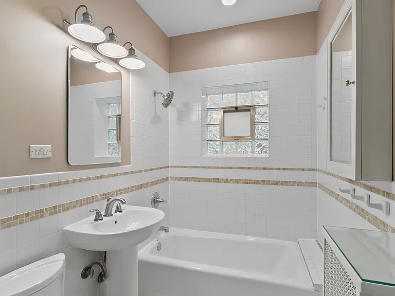 1031 Wesley Ave #1 — Photo 6