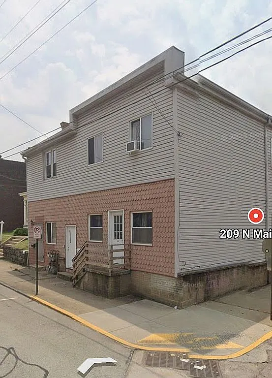 209 N Main St photo 1