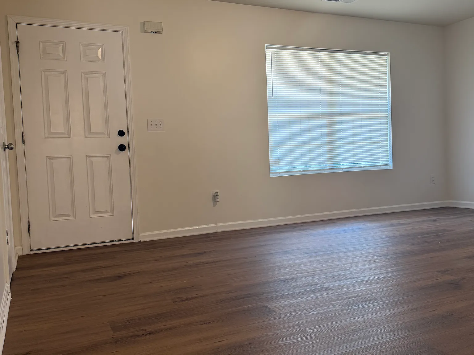 3 bed, 2.5 bath, 1495 sqft, $1,800 — Photo 2
