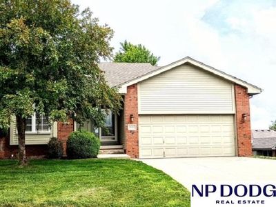 5010 Lakeside Dr, Papillion, NE, 68133