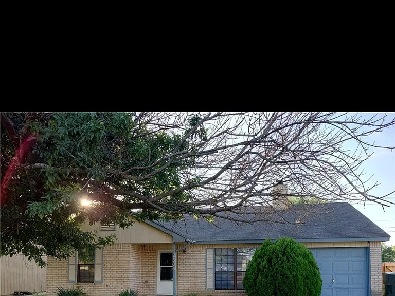2506 Grasslands Dr — Photo 1
