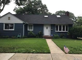 2113 Walnut St, Baldwin, NY