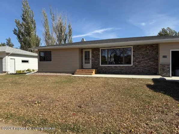 668 10th Ave W, Dickinson, ND 58601