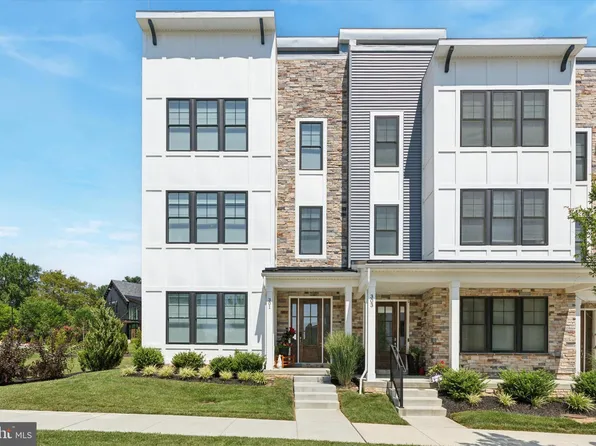 301 W Squire Dr, Newtown Square, PA 19073