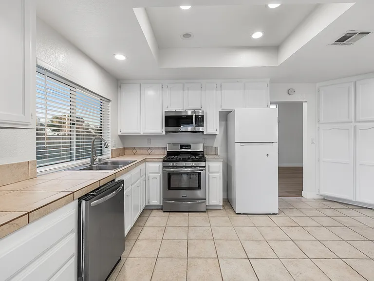 44351 Shad St — Photo 10