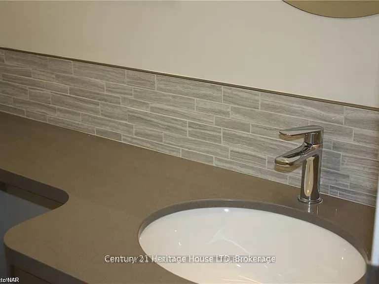 238 Bertie St #2 — Photo 11