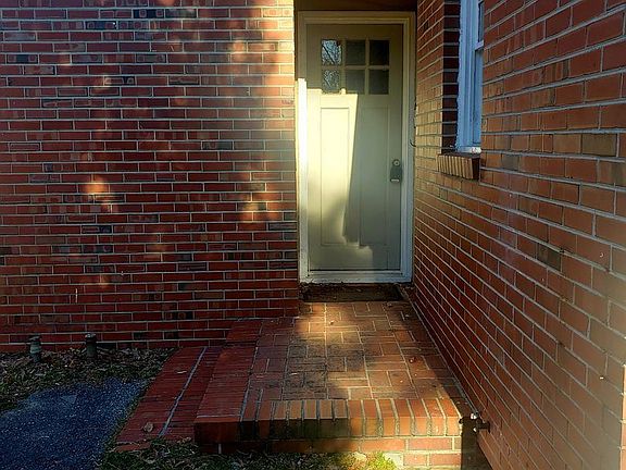 3rd image of 905 Lafayette St #3558766