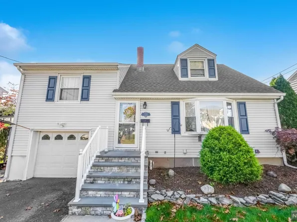 350 Floral Ln, Saddle Brook, NJ 07663