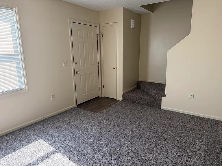 212 Calumet Dr #2 — Photo 5