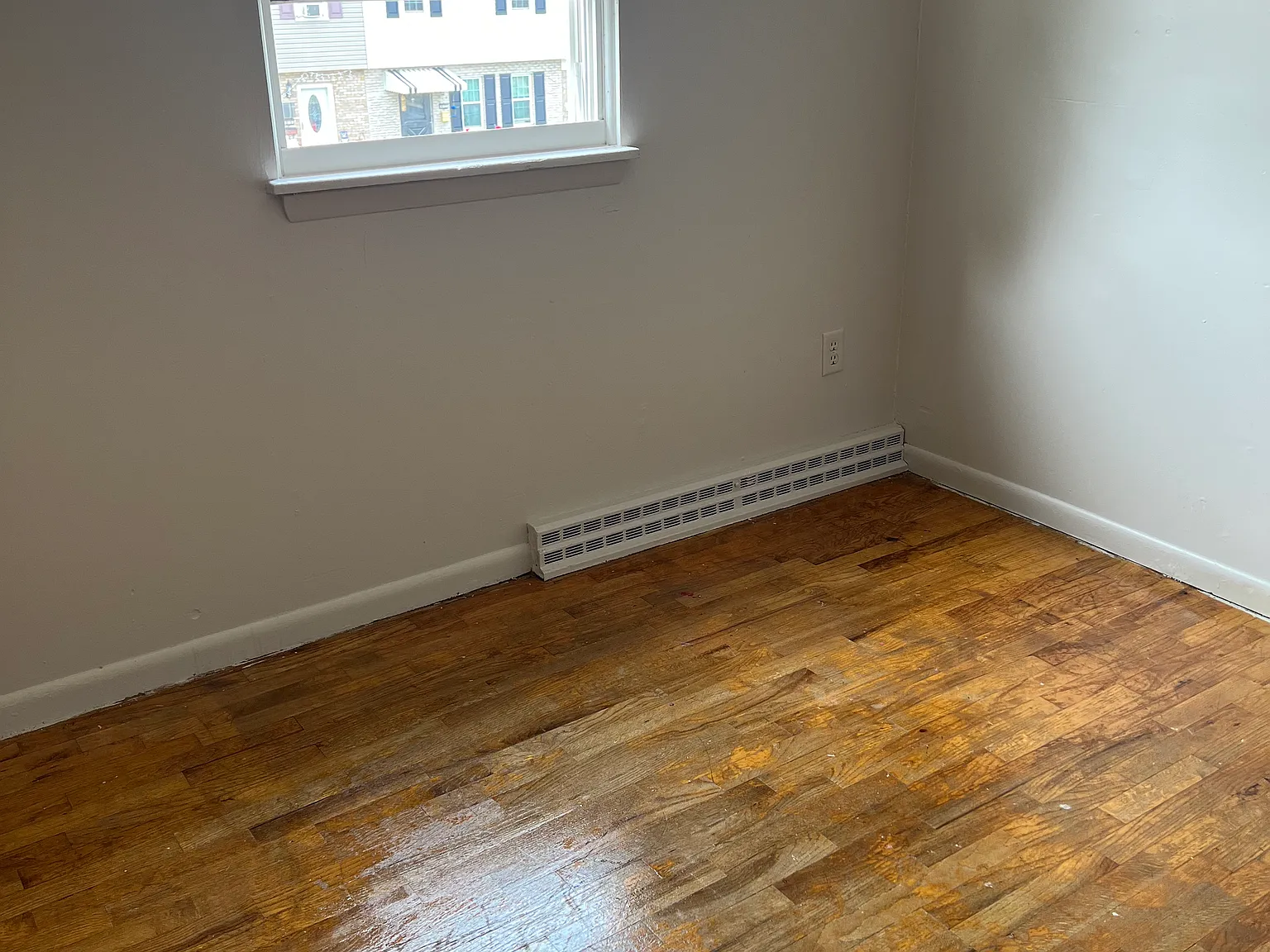 3 bed, 1.5 bath, 1220 sqft, $2,000 — Photo 4