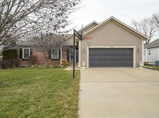 20920 Maple Ter, Spring Hill, KS 66083