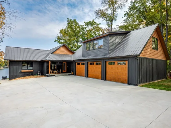 15052 N 16th Ave, Effingham, IL 62401