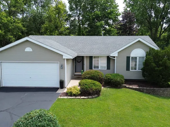 5003 Trafford Dr, Loves Park, IL 61111