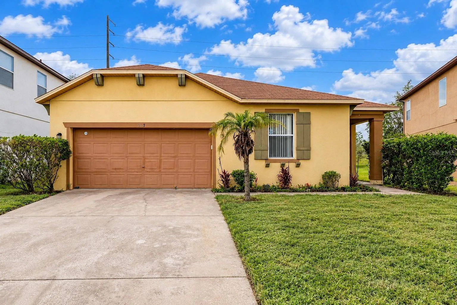 4 bed, 1960 sqft, $2,400 — Photo 1