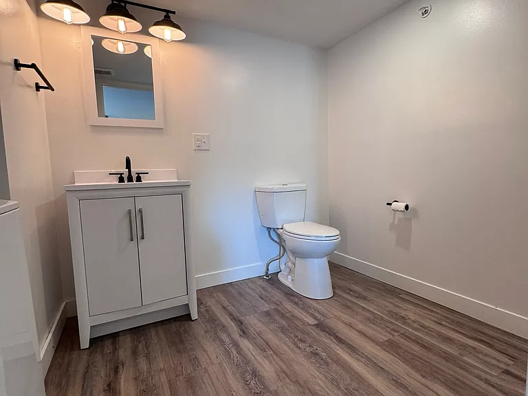 84 Main St #5 — Photo 11