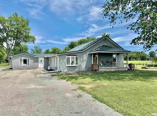 2076 N State Rd, Flora, IL 62839