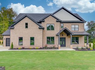 975 Chateau Forest Rd, Hoschton, GA 30548