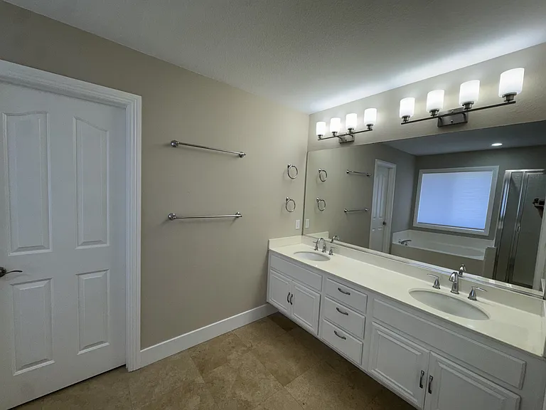 Master Bathroom: all hardware's are new