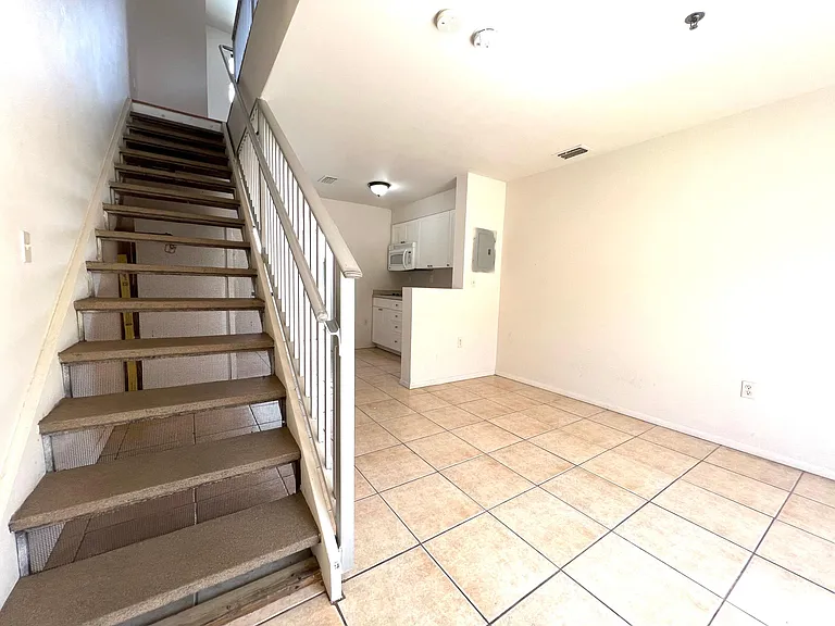 1134 NW 5th St #5 — Photo 6