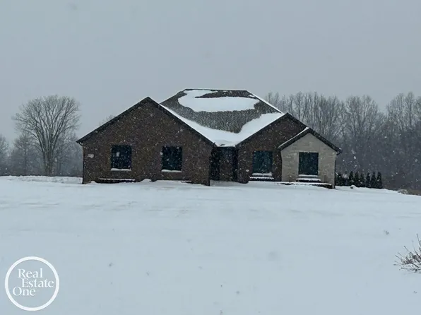 6926 Palms Rd, Ira, MI 48023