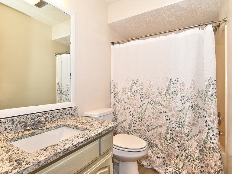 2500 W Honolulu St — Photo 13