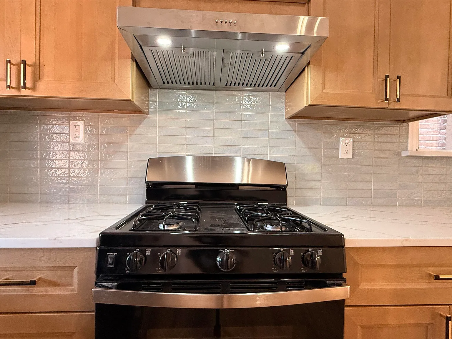 2 bed, 1.0 bath, 900 sqft, $2,500 — Photo 2