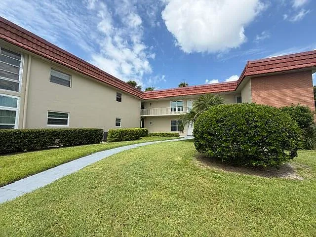 16 Vista Palm Ln #105