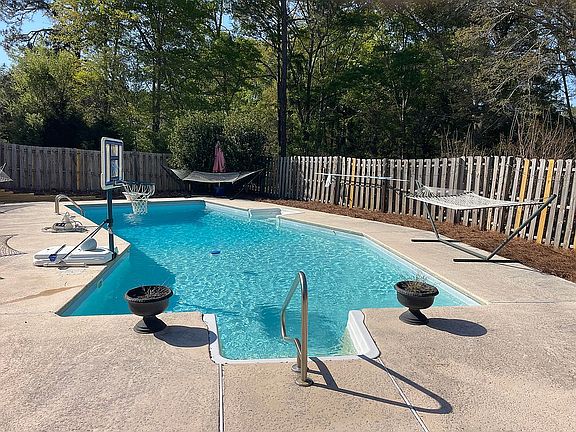 2nd image of 115 Brier Patch Rd
