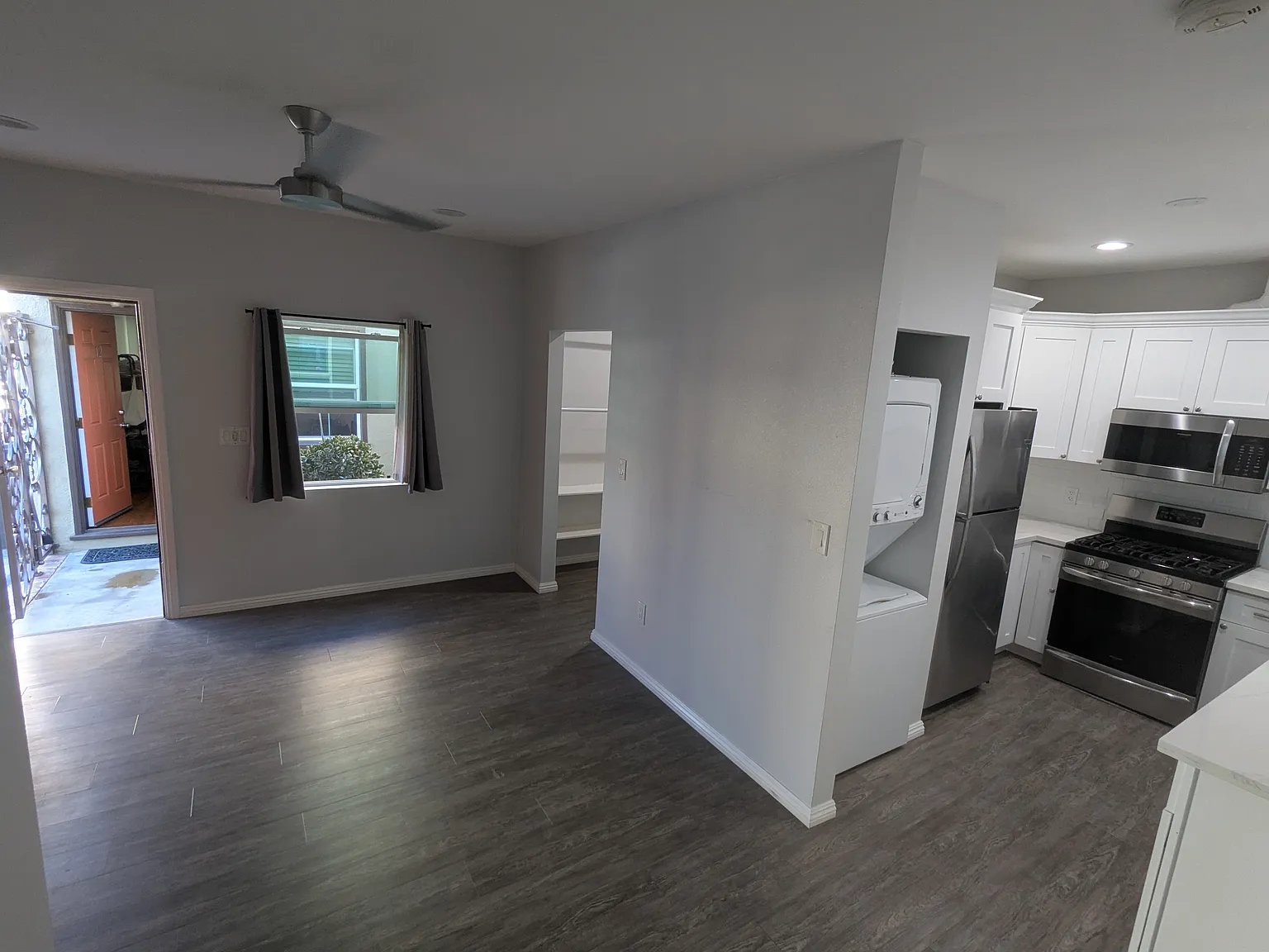 Studio, 400 sqft, $1,825 — Photo 1