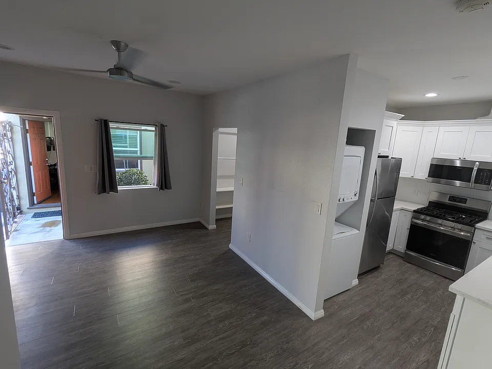 3509 E Broadway #11