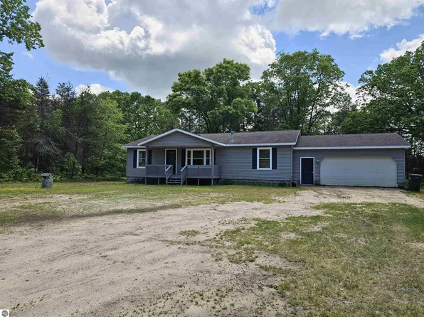 9733 W Jennings Rd, Lake City, MI 49651