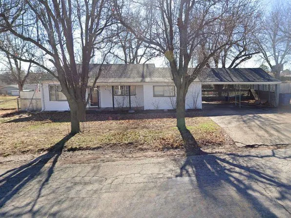 1017 Grand Ter, Chickasha, OK 73018