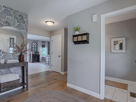 4th image of 7536 Brady Ct