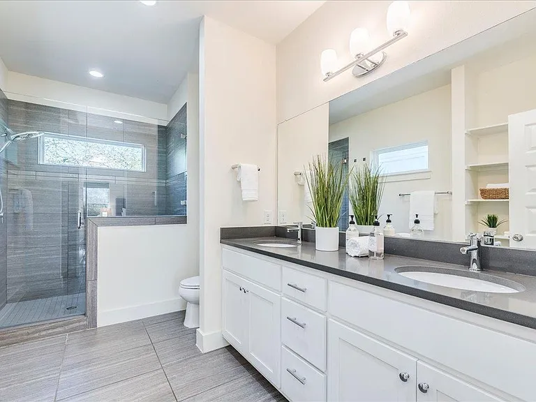 1106 Lambie St #C — Photo 9