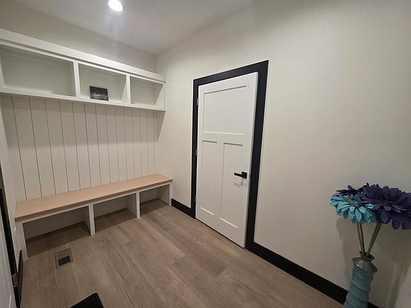 4th image of 718 Ringold St